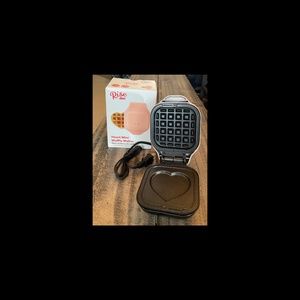 Rise by Dash Heart Mini Waffle Maker-4 Inch-New in Box🩷🤍❤️